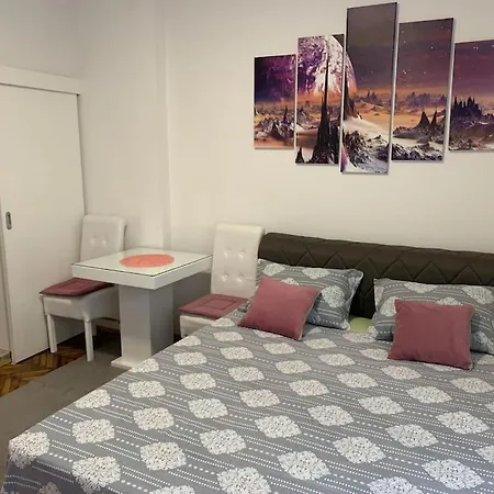 Vuk Apartment *